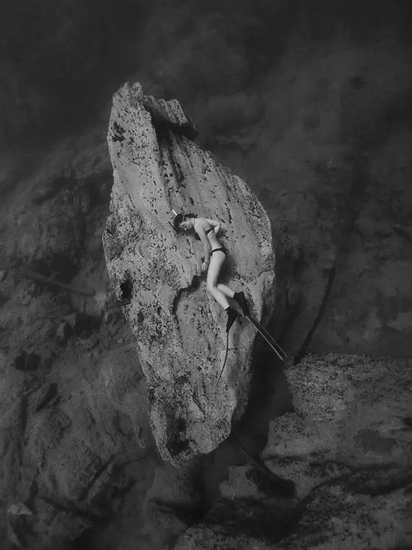 潛水拍照新姿勢(shì)，放下你的剪刀手，我們來(lái)這樣拍